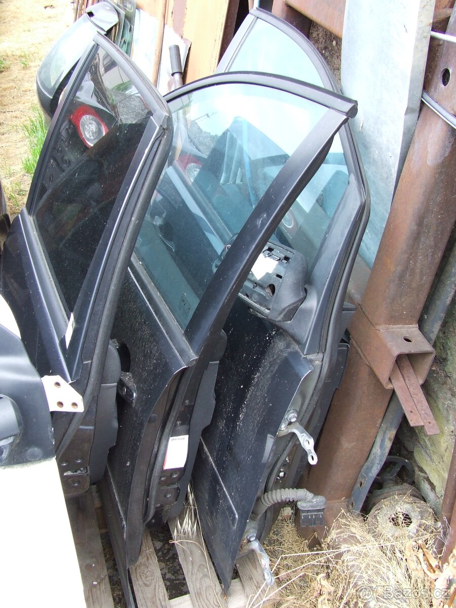 Prodám náhradní díly Ford C-Max 03-10 (i facelift) - 17