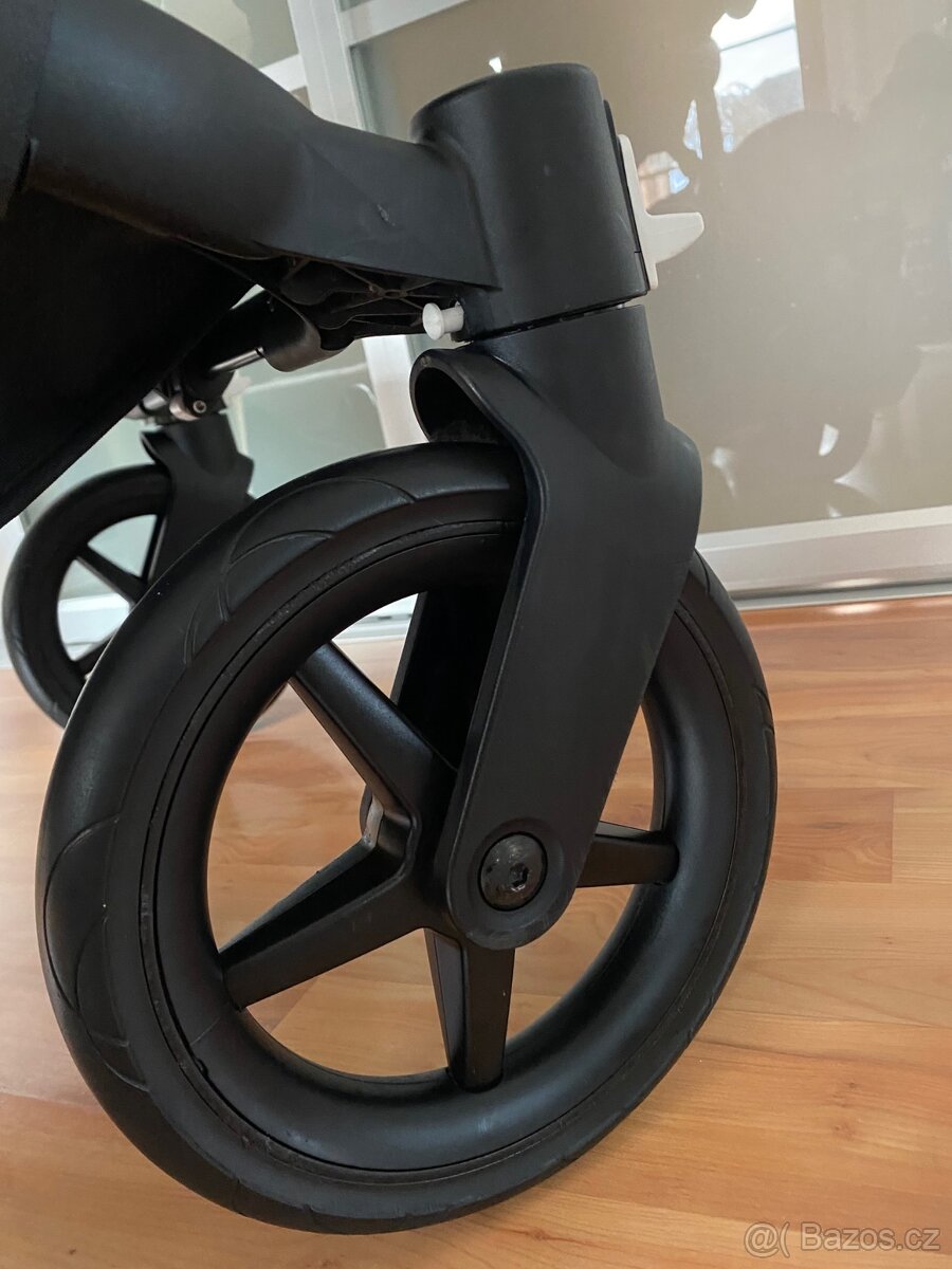 Bugaboo Dokey 5 TWIN all black + adaptér - 17