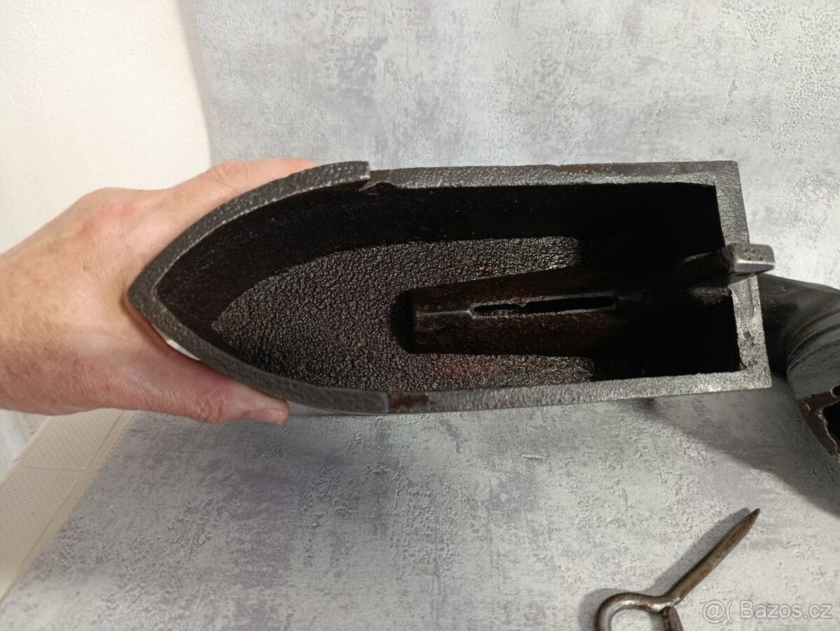 Obrovská atypická komínová žehlička, 9,65kg TOP - 17