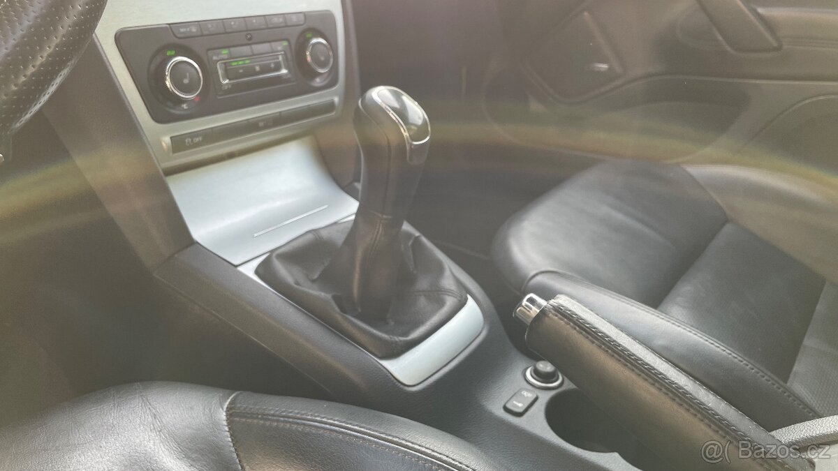 ŠKODA OCTAVIA 2.0TDi RS 125kW 1.MAJITEL - 17