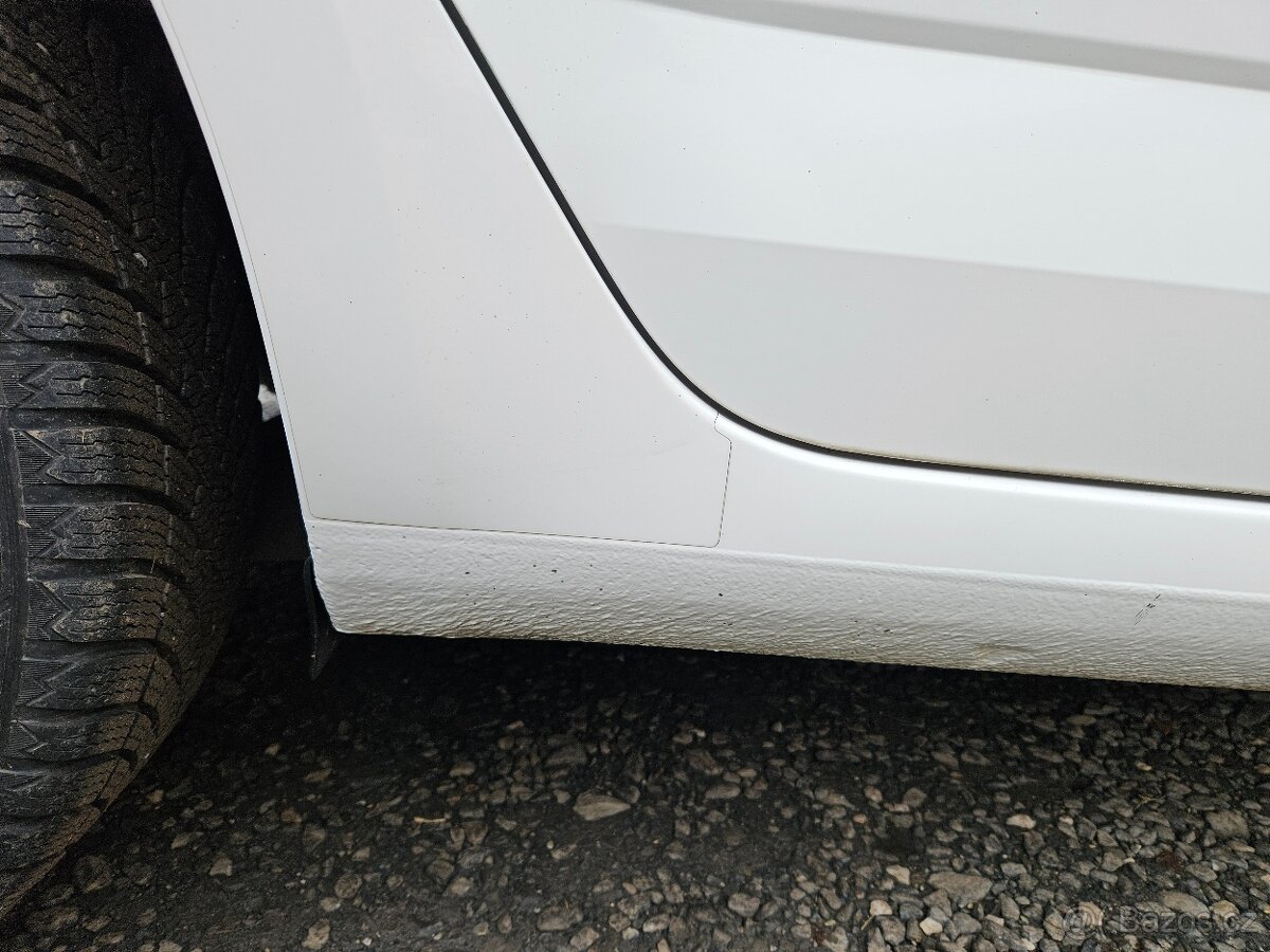 Škoda Oktavia 1,6Tdi 77kw r.v 2014 bílá sedan super stav - 17