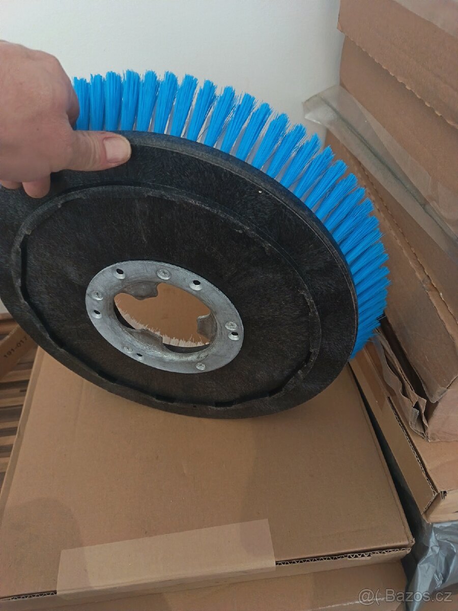 Čistící pady a kartáče - 17