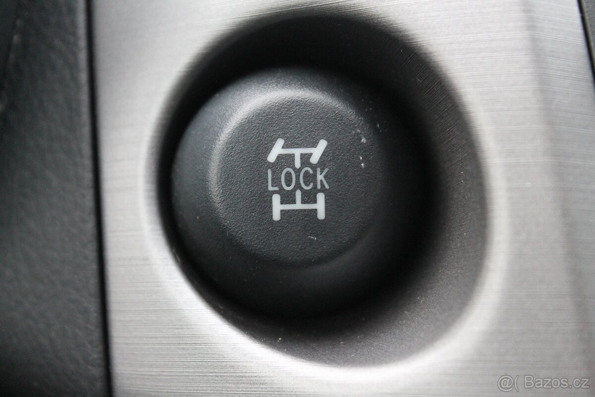 Toyota Rav4 2.2D-4D 100kW + 4X4 + BEZ KOROZE + TAŽNÉ - 17