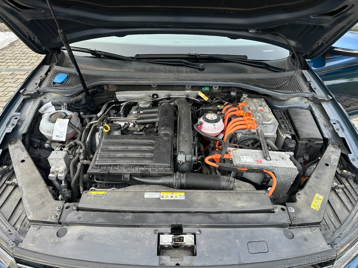 VW PASSAT HYBRID 1,4 GTE DSG , DPH, Virtuální cocpit - 17