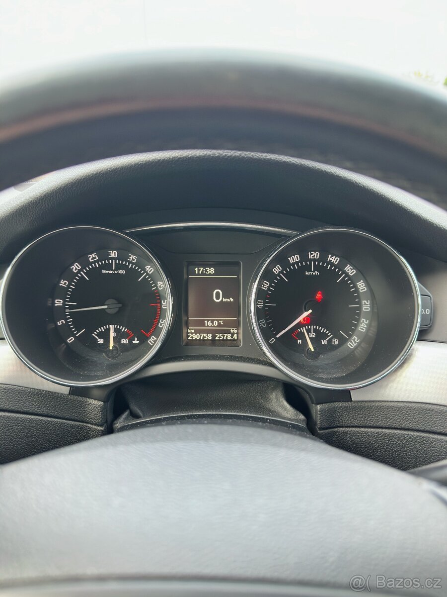 Škoda Superb II 2.0 TDI (2010) - 17