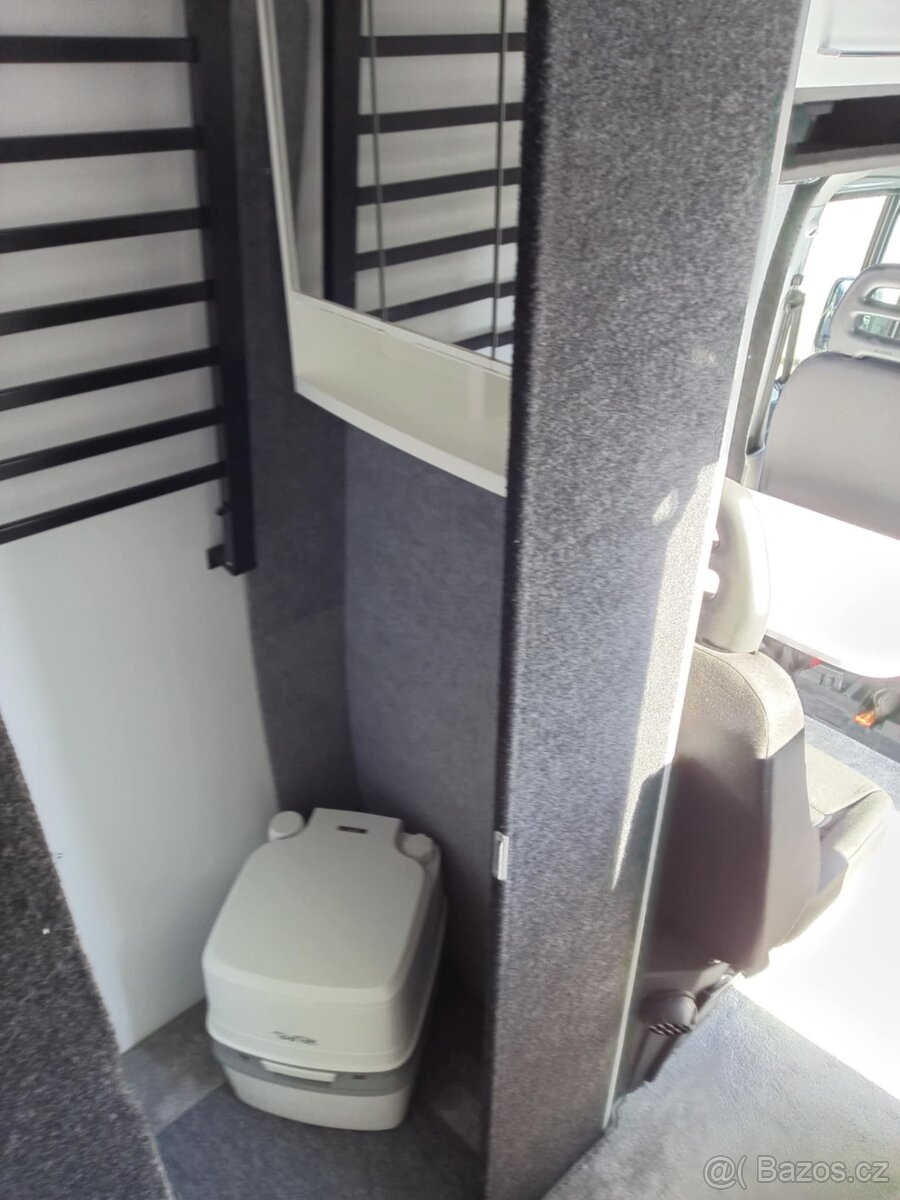 Obytný automobil IVECO Daily - 17