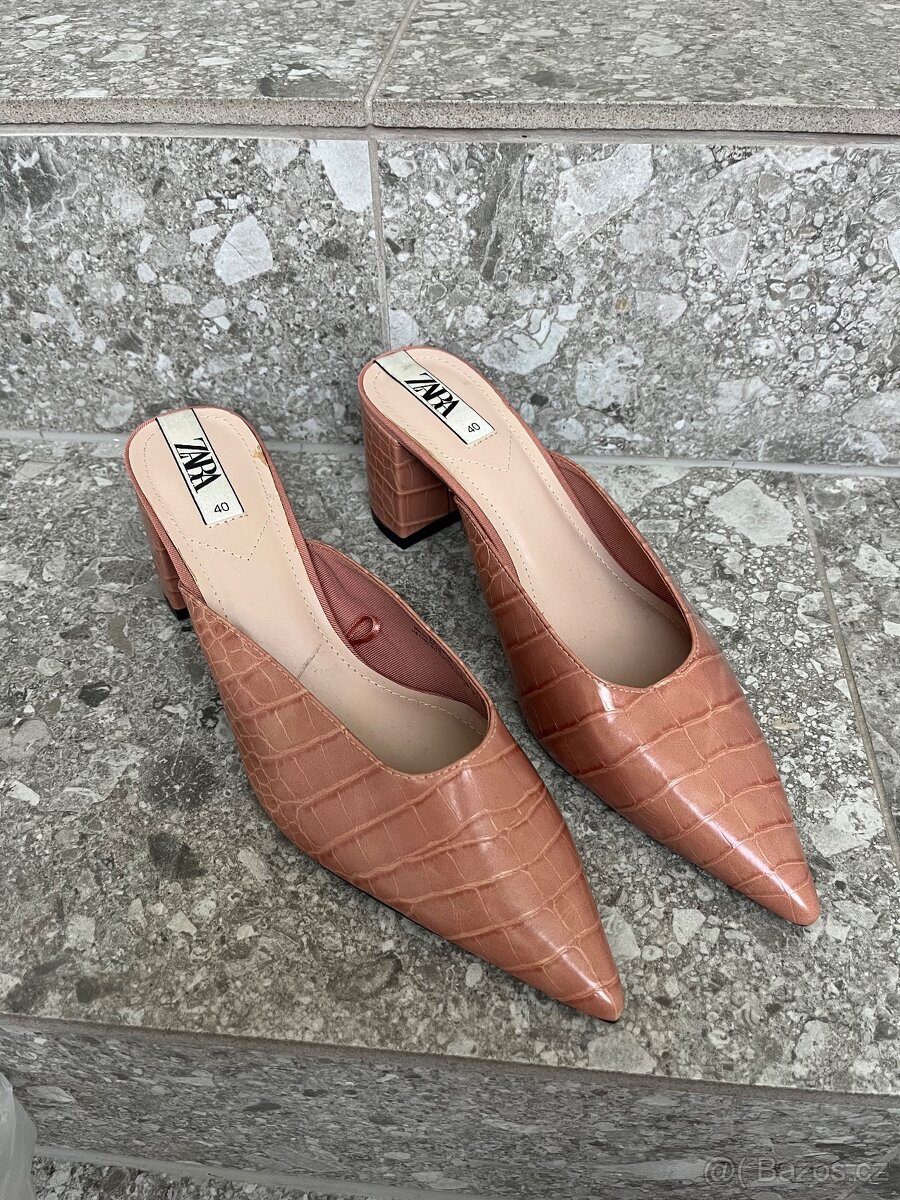 7 párů bot 40 - 17