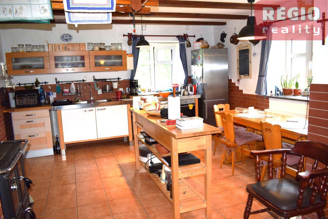 Prodej chalupy s číslem popisným ,na krásném místě v obc - 17