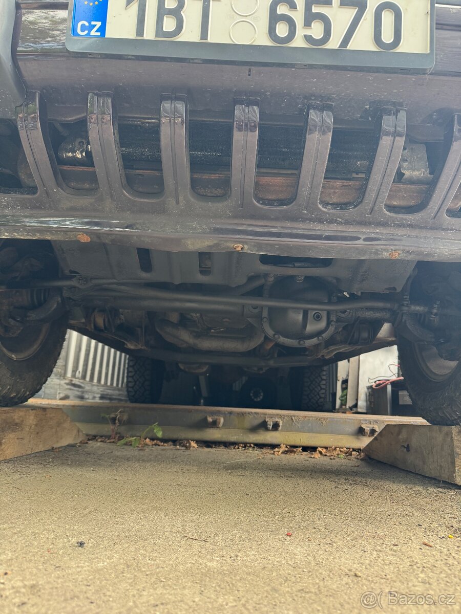 Jeep Wagoneer V8 - 17