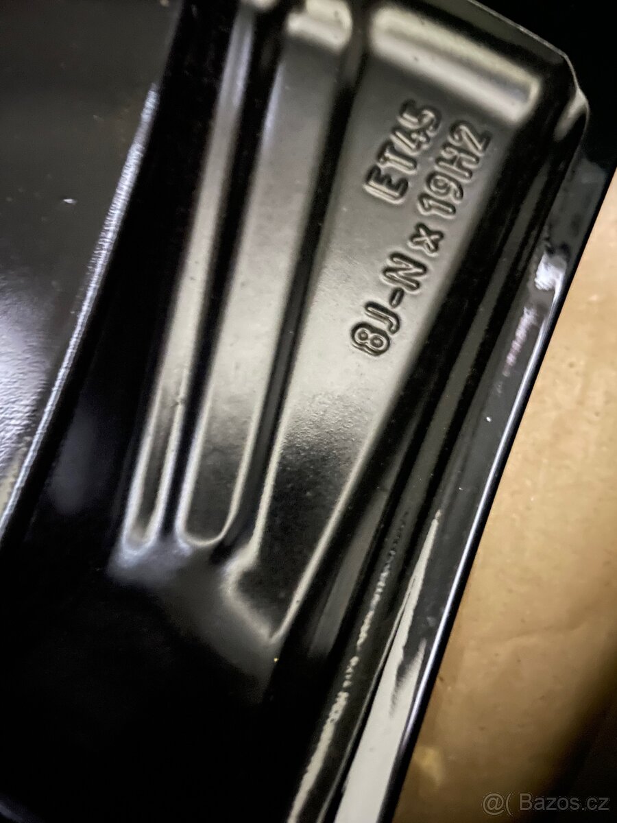 Original zimní alu vw ID7 Hudson r19 Continental 98% - 17