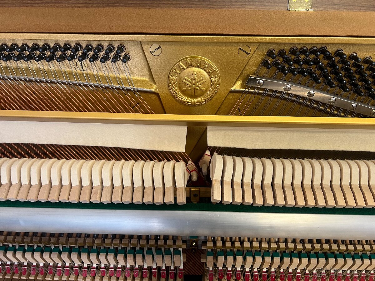 Japonské pianino Yamaha LC-201 se zárukou 5 let. REZERVACE - 17
