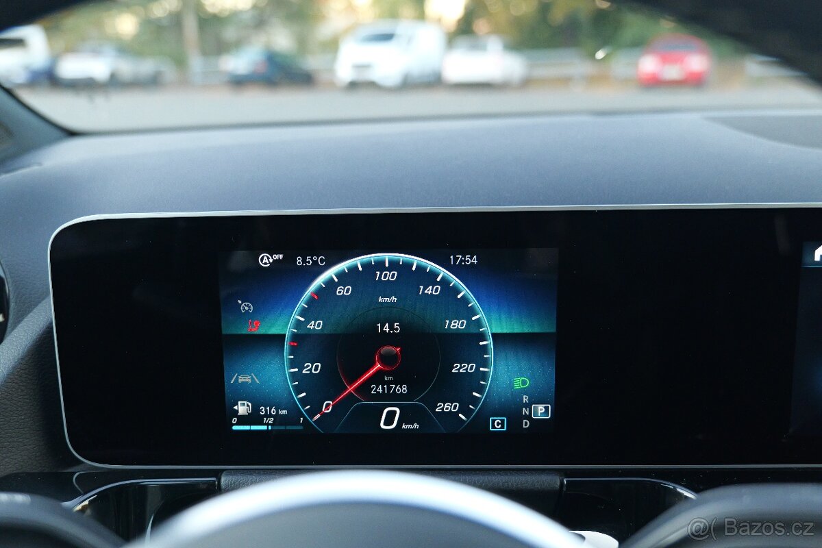 2020 Mercedes-Benz B200d Automat Kamera Tažné Polokůže DPH - 17