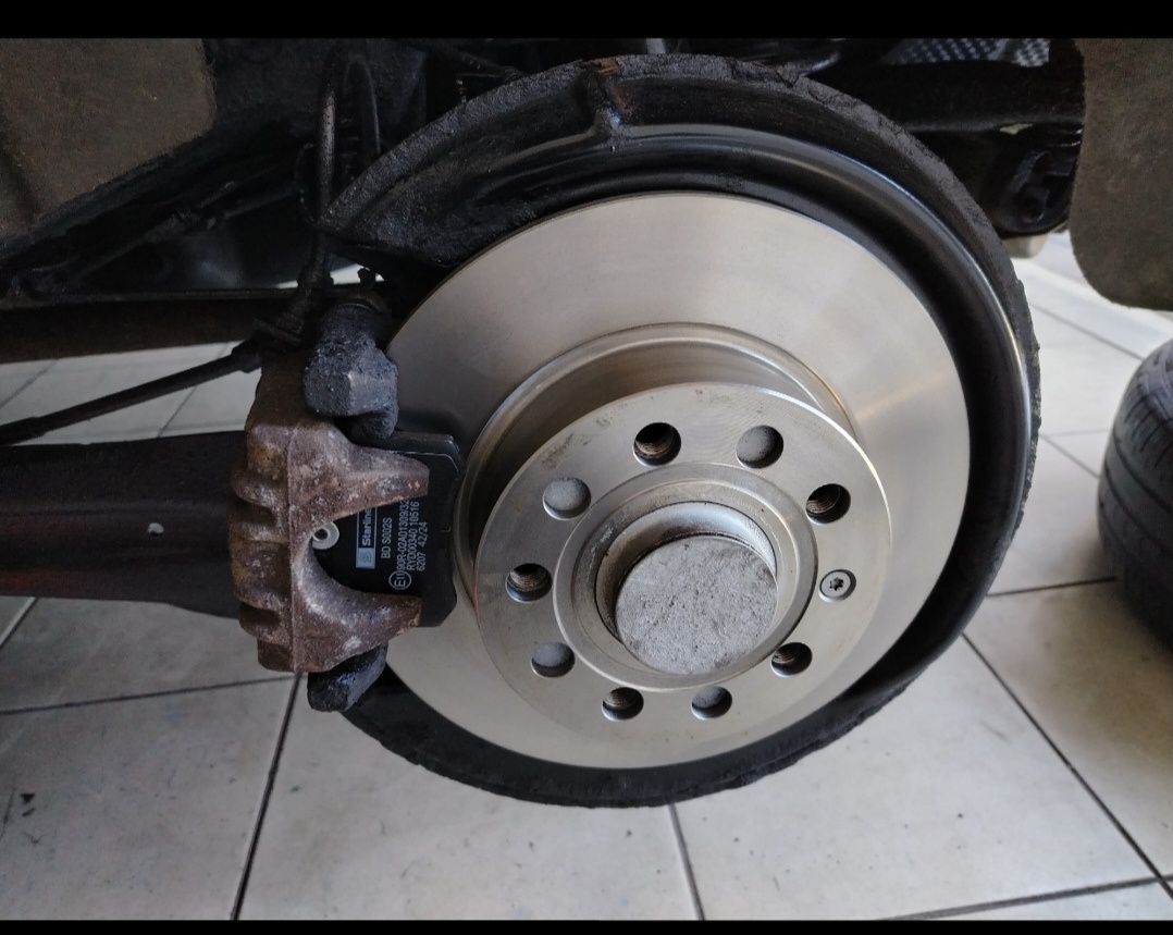 Prodám Volkswagen Golf 5 po servise, STK, v pěkném stavu - 17