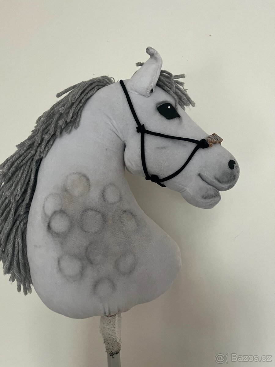 Prodám hobby horse s vybavením - 17