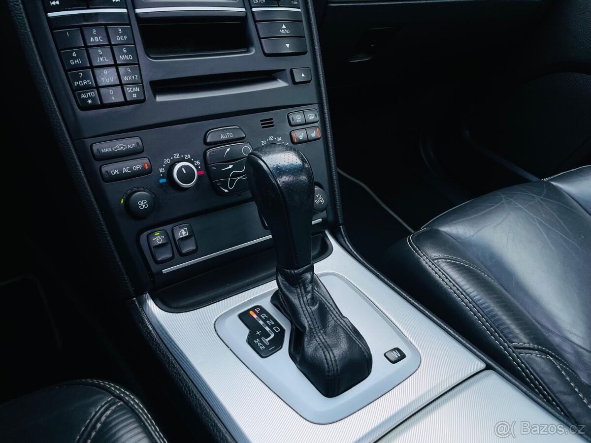 Volvo XC90 2.4 D5 4x4 AUTOMAT R-DESIGN FACELIFT NEZÁVISLE T. - 17