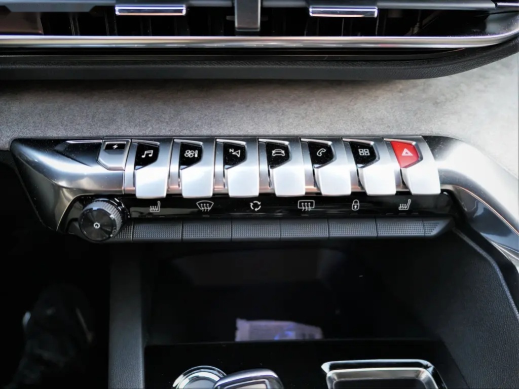 Peugeot 3008, GT Plug-in HYBRID 225 e-EAT8 - 17