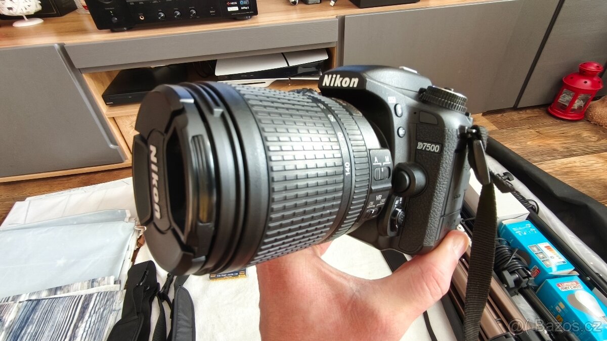 Nikon D7500, 2 objektivy a příslušenství - 17