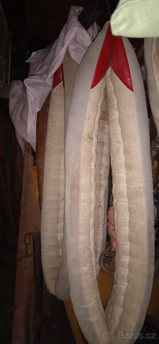 Prodám chomouty,podušky ,postroje - 17