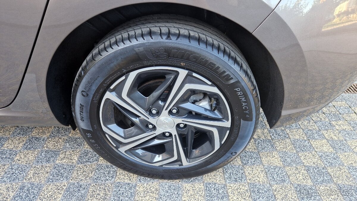 Hyundai i30 1,5 GDi 117kW Edícia 30, 13230km - 17