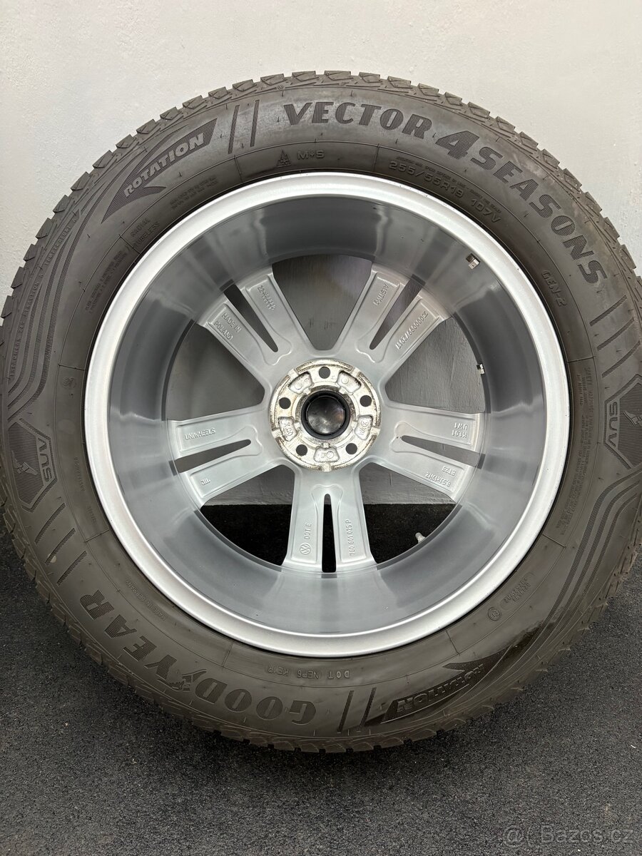 VW Touareg Sebring antracit 255/55/19 TPMS (J6) - 17