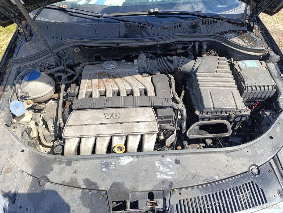 VW Passat B6 stříbrná a černá 3.2 V6 184kw náhradní díly - 17