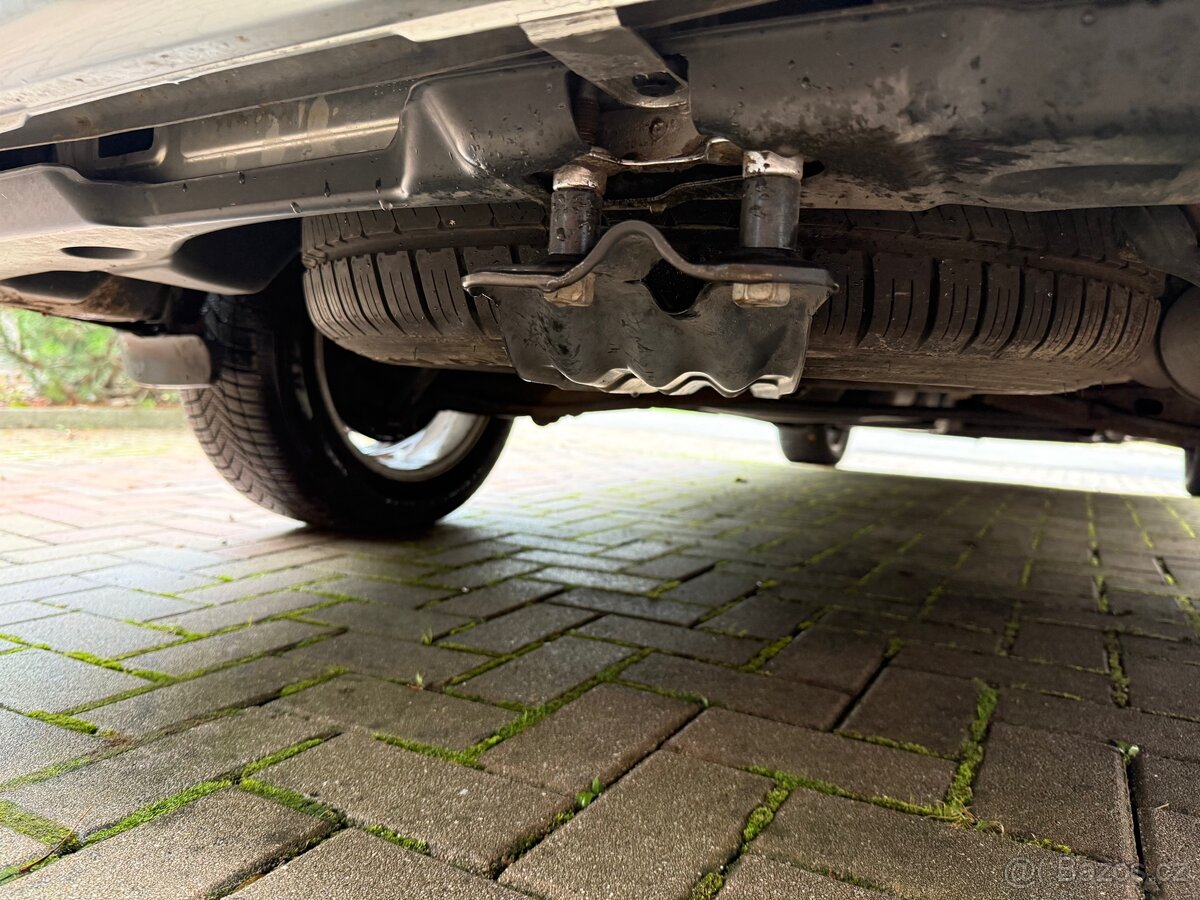 VOLKSWAGEN MULTIVAN T5 GP 2,0 TDI TEAM / 103 kW - 17