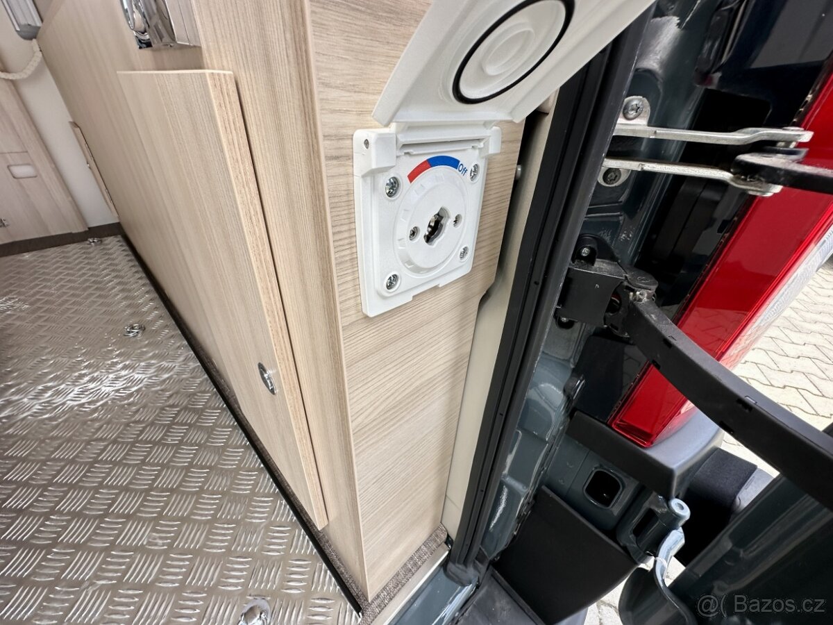 EURA MOBIL VAN 635 HB - 17