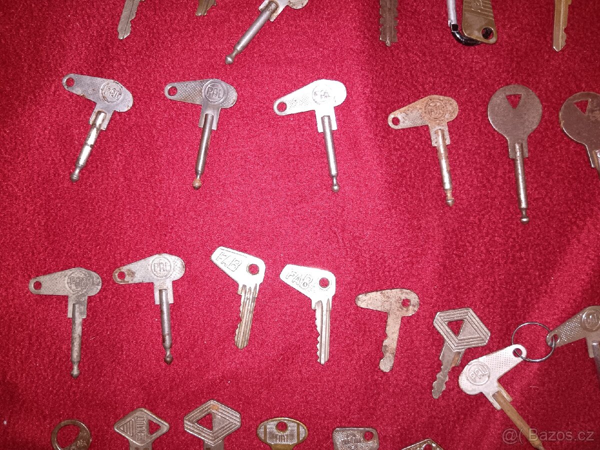 Sbírka 72 X klíčků Tatra škoda Jawa ČZ pérák scintilla
- 17