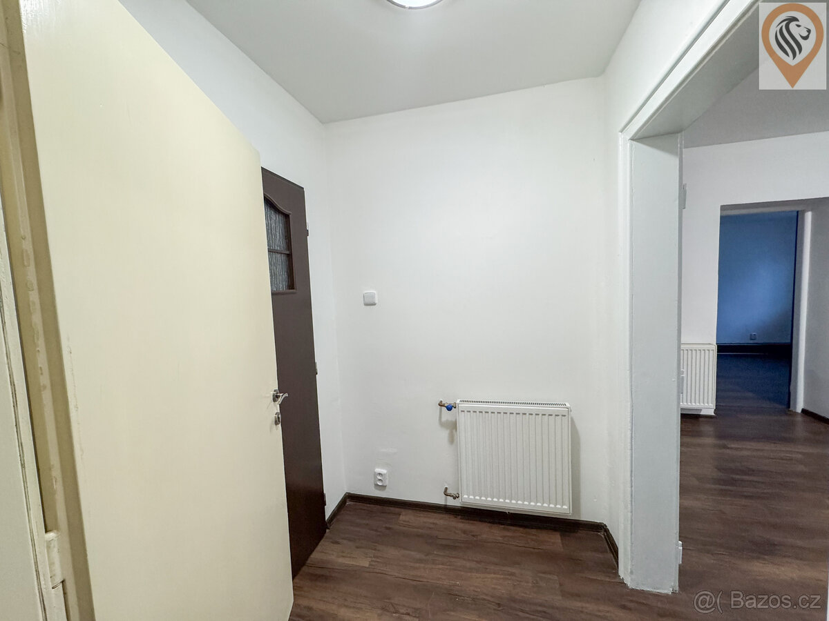 Pronájem prostorného a světlého bytu 3+1 po kompletní s gará - 17