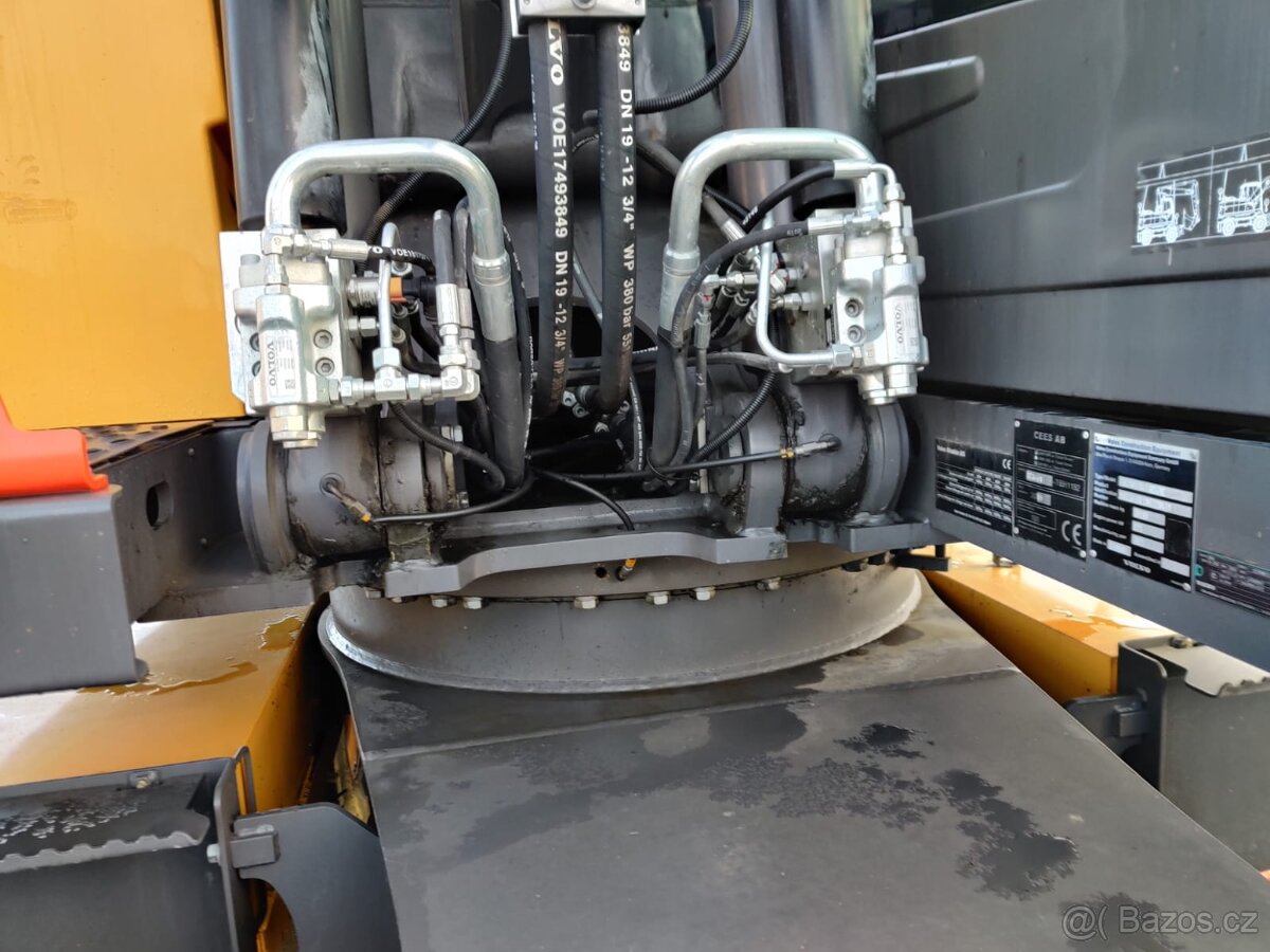 Kolový otočný bagr VOLVO EW 160 E - 17