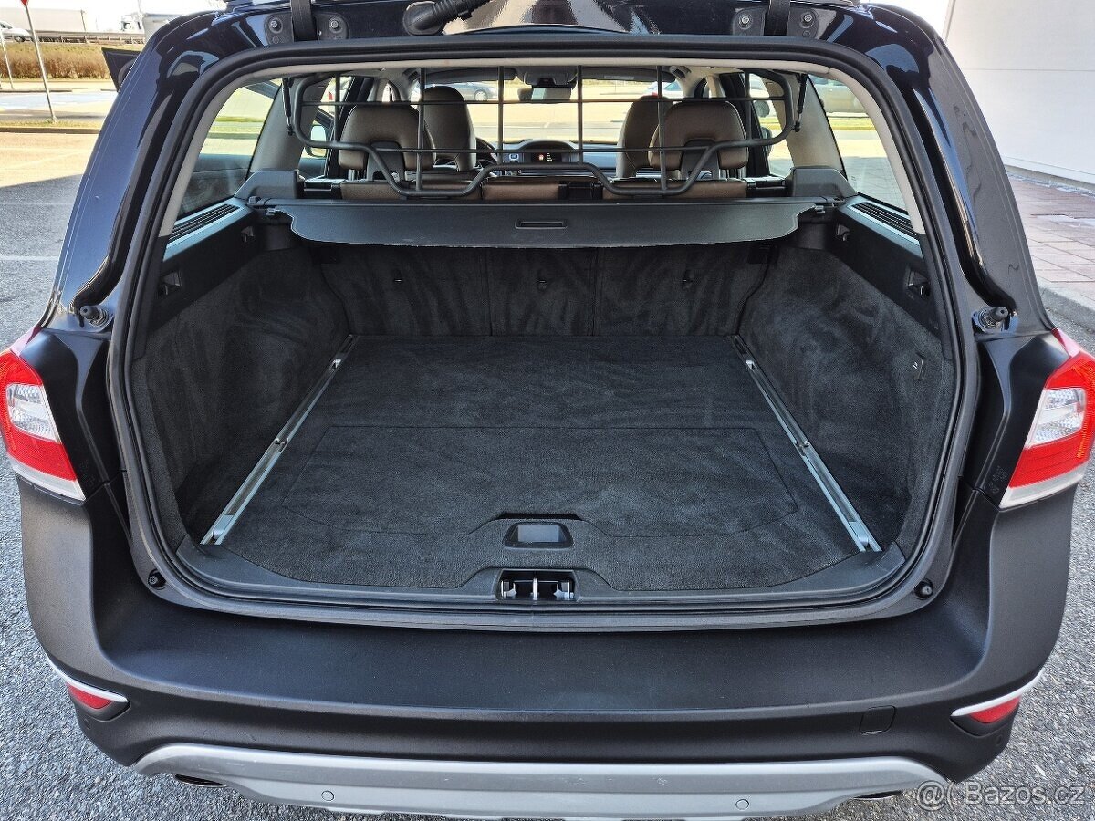 VOLVO XC70 2.4D 133KW 5 VÁLEC 1 MAJITEL AUTOMAT 4x4 XENON - 17