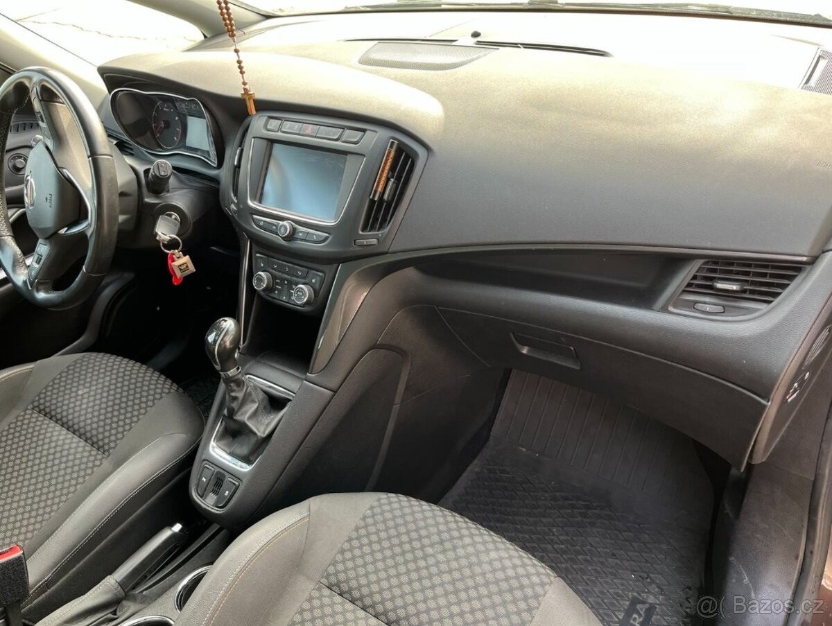 Opel Zafira Tourer 1.4 benzín + LPG - 17