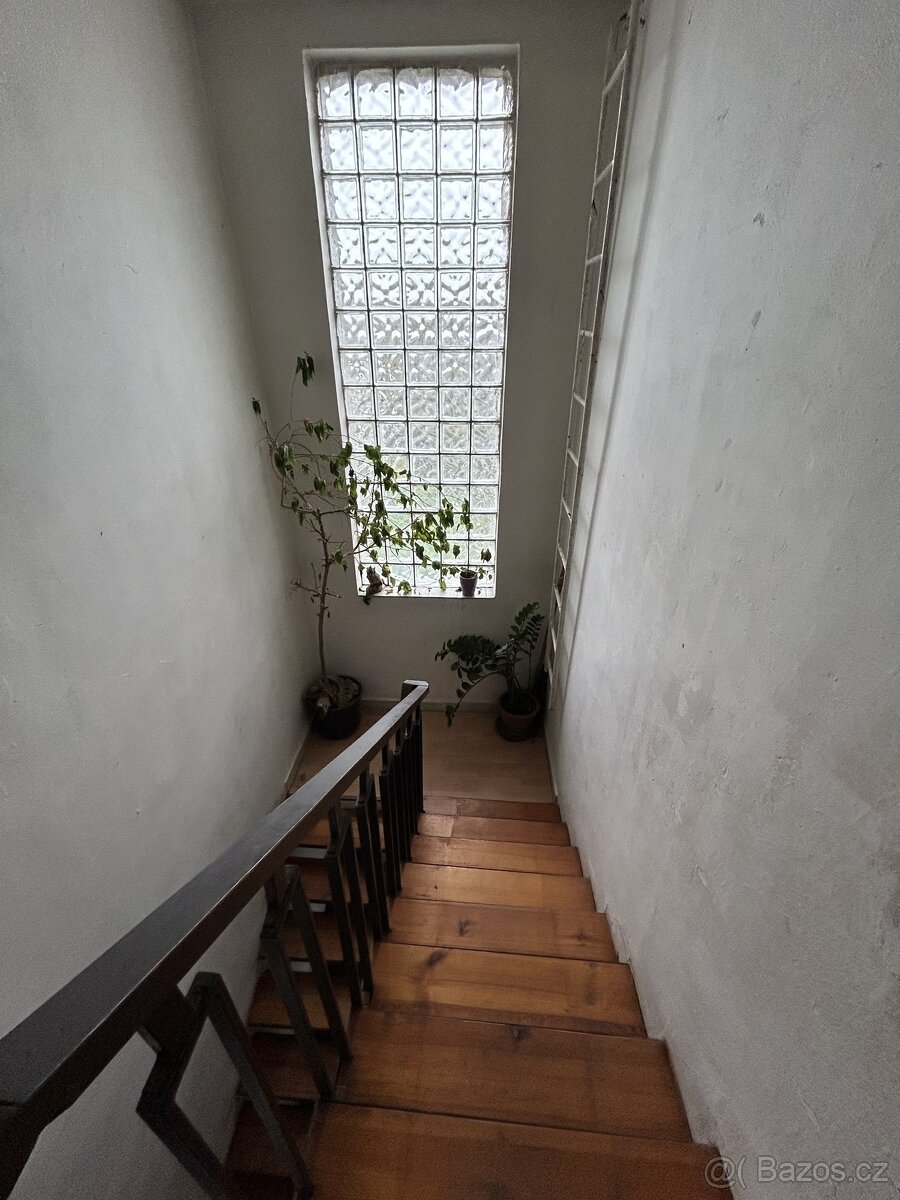 Prodej vyčleněné bytové jednotky v RD s parkovacími místy a - 17