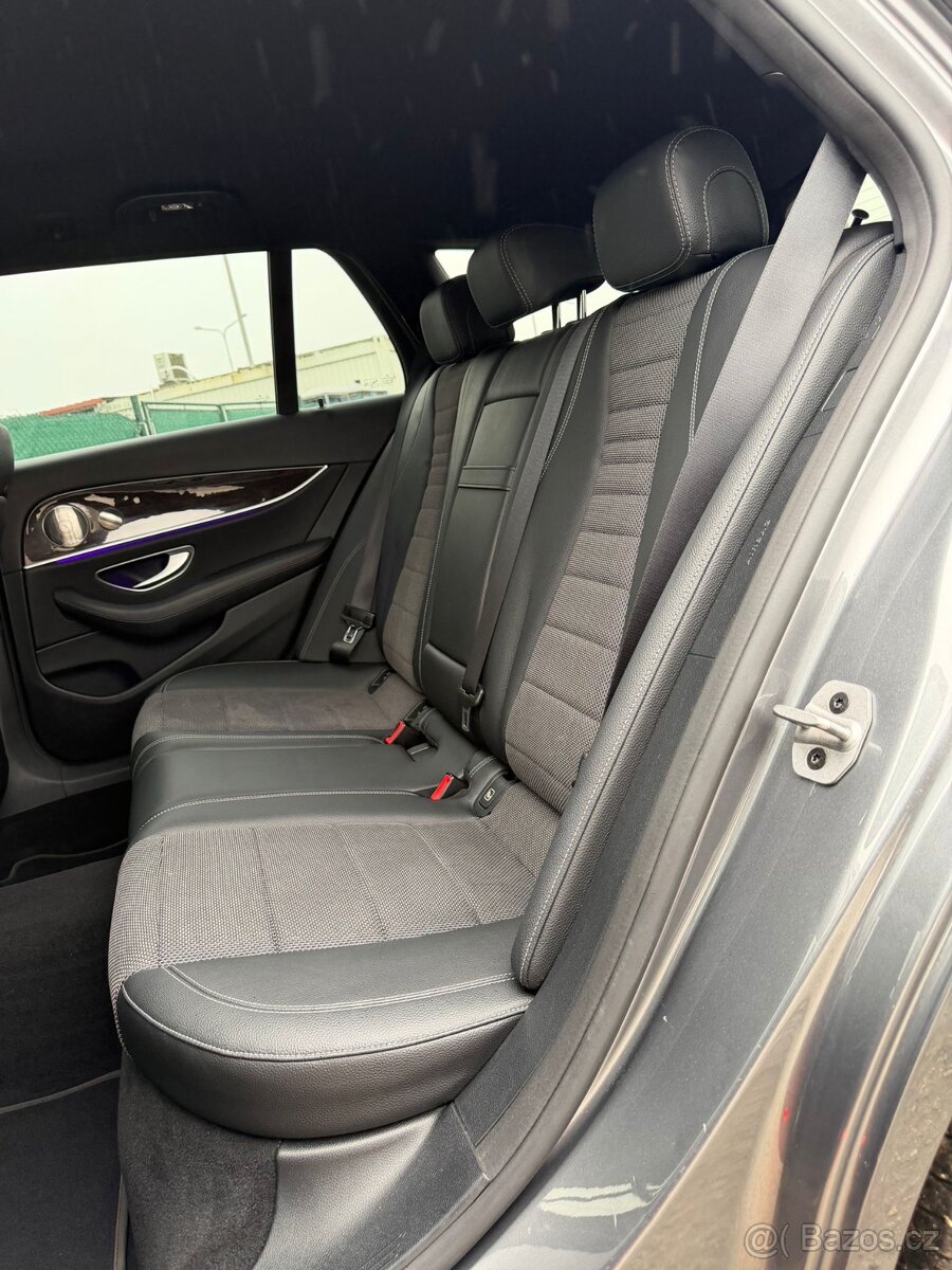 Mercedes Benz E300de T Saloon - 17