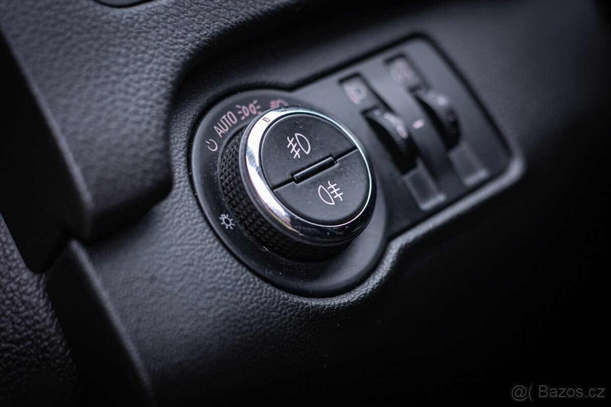 Opel Insignia ST 96kW - 17