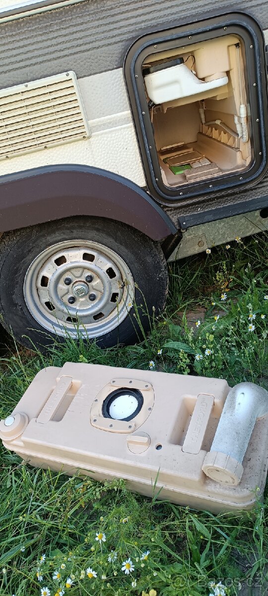 Hobby LandHaus karavan - 17