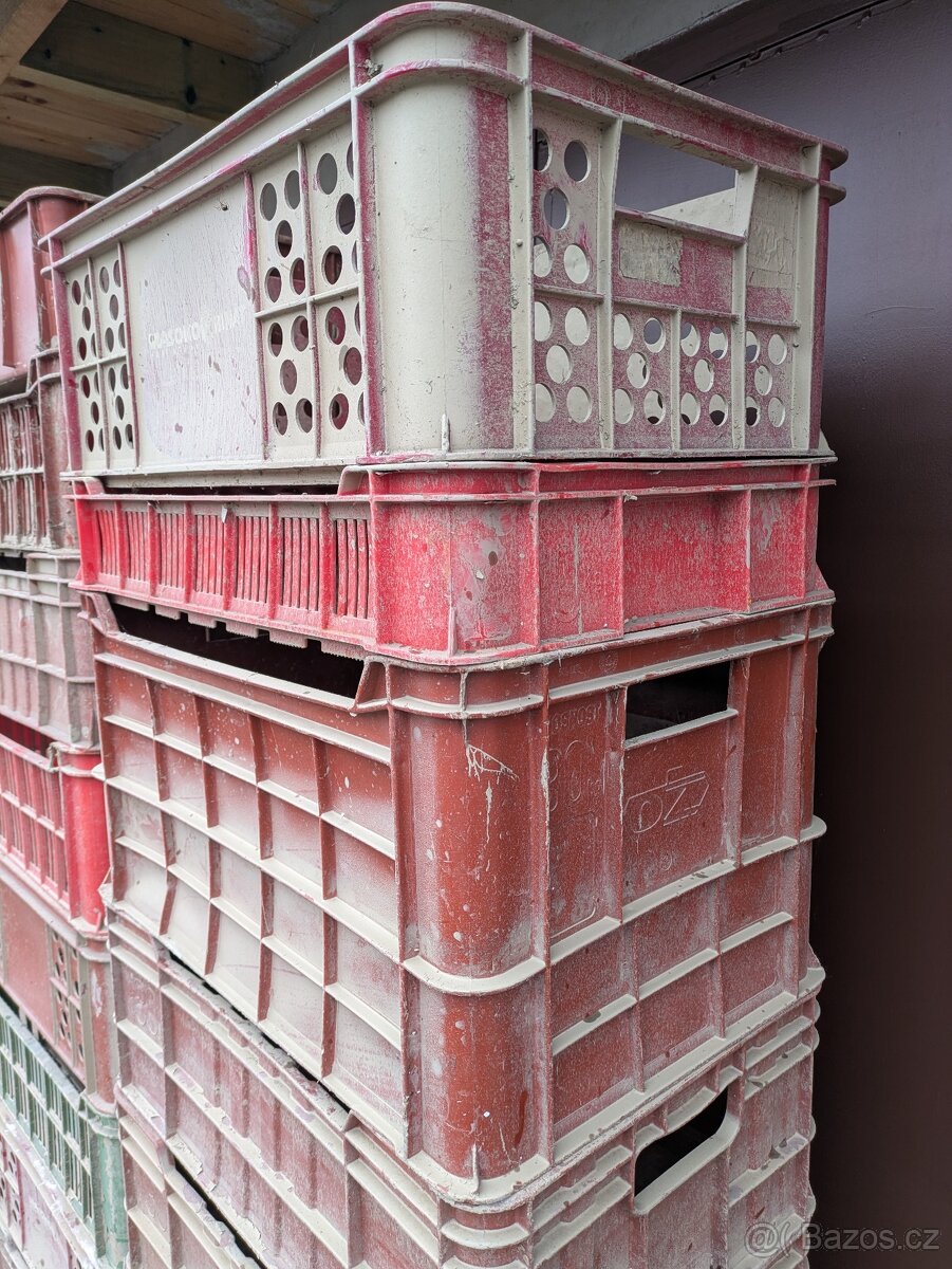 Soubor 19 kusů přepravek - 17