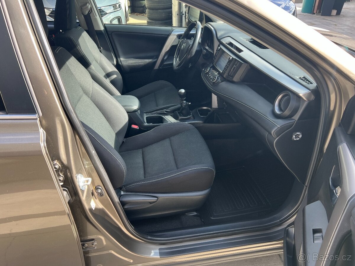 TOYOTA RAV4 2.0D D4D 105 KW,1.MAJ.MANUÁL,TAŽNÉ,NAVI,KAMERA - 17