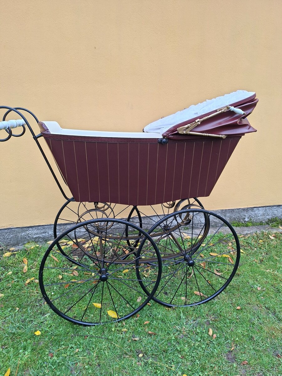 Starožitný kočárek pro miminko č. 1199 - 17