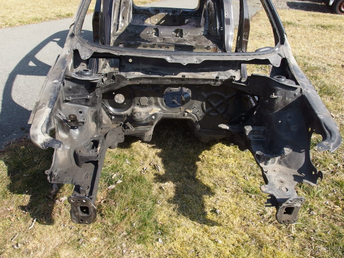 Skelet karoserie Škoda Superb II combi - 17