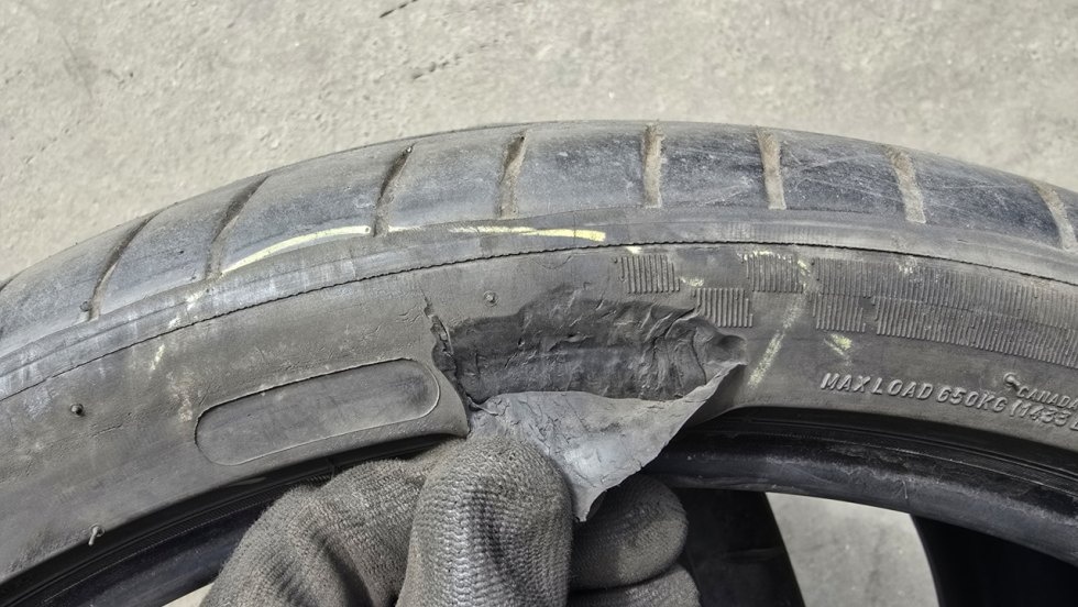 Letní pneu 245/35/19 Michelin - 17