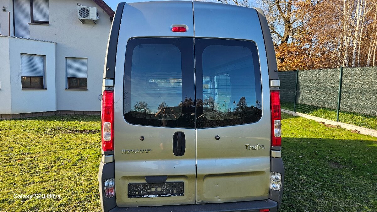 Renault Trafic 2,5DCI 107kw L2H2 postel kuchynka vestavba - 17