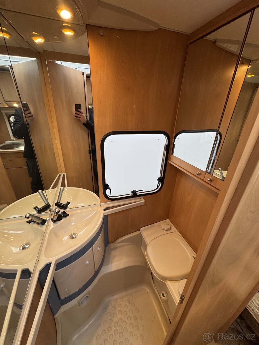 Bürstner FUN 435 TK ~ Pevná postel - 17