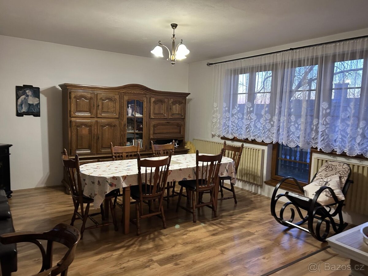 Nabízíme prodej rvícegeneračního domu v obci Jevišovka - 17