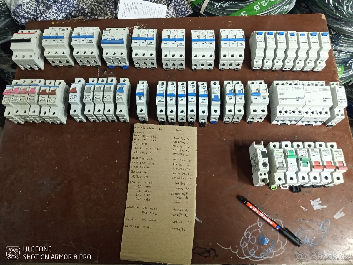 Jističe vypínače kontrolky stykače svodič - 17