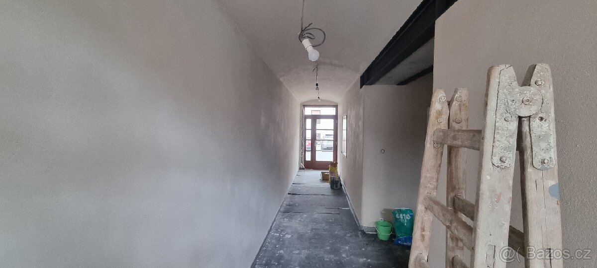 strojní omítání, vápenocementové a sádrové a vnější omítky - 17