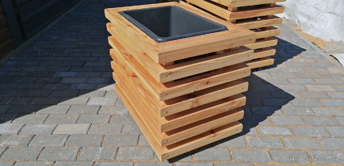 Dekorativní vyvýšené modřínové záhony - 17