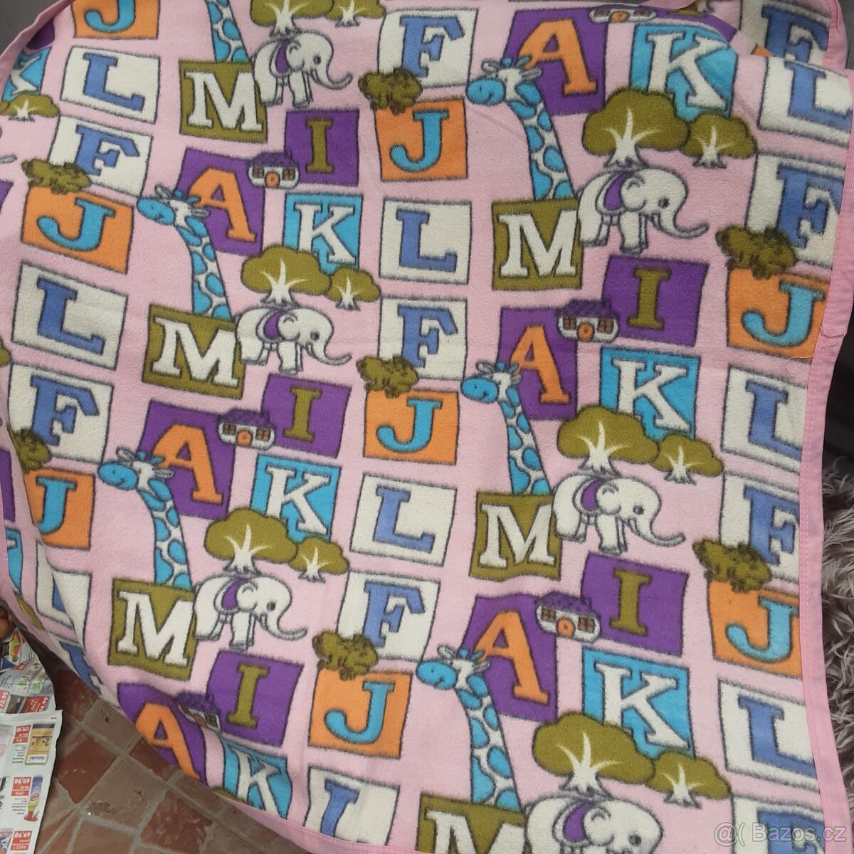 Různé hračky, knihy, obleceni - 17