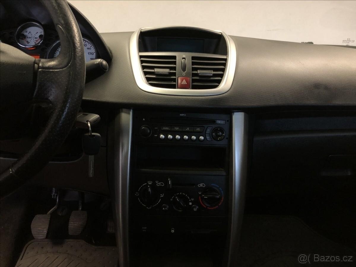 Peugeot 207 sw + - 17