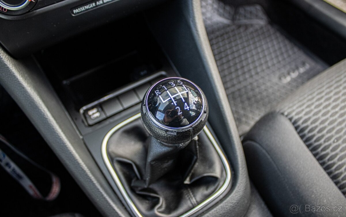 Volkswagen Golf 1.4 59kW M5 MODEL 2010 - 17